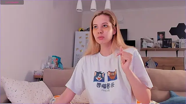 Girl alone home online show from May 15, 2026, 3:46 am