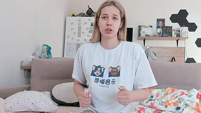 Girl alone home online show from May 17, 2026, 2:20 am