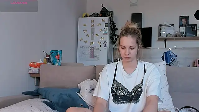 Girl alone home online show from May 25, 2026, 2:23 pm