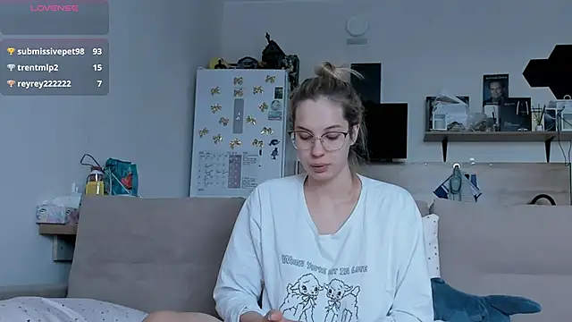 Girl alone home online show from May 31, 2026, 5:04 am