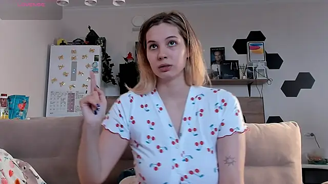 Girl alone home online show from June 8, 2026, 2:06 pm