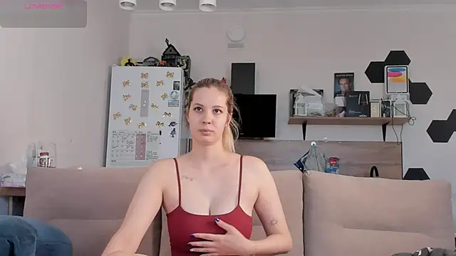 Snapshot of Girl_alone_home chatting on June 15, 2026, 2:41 pm Girl alone home online show from June 15, 2026, 2:41 pm