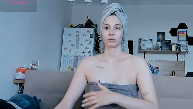 Girl alone home online show from June 18, 2026, 3:05 pm