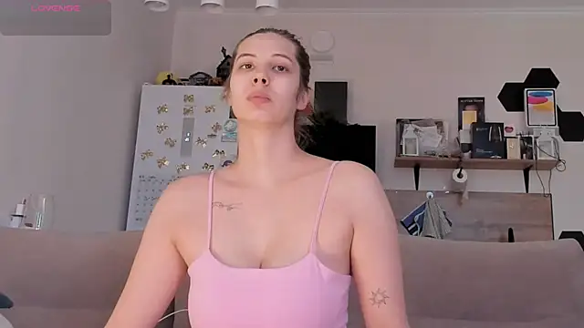 Girl alone home online show from July 12, 2026, 4:09 pm
