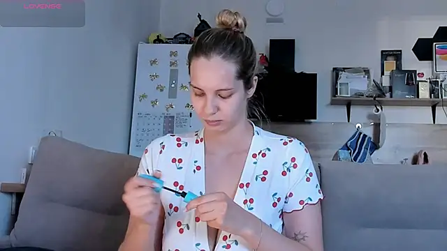 Girl alone home online show from July 29, 2026, 2:59 pm