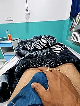 Snapshot of villagb12 chatting on December 16, 2025, 5:18 pm villagb12 online show from December 16, 2025, 5:18 pm