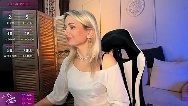 Snapshot of Gloria_Lovely chatting on December 12, 2024, 2:22 pm Gloria Lovely online show from December 12, 2024, 2:22 pm