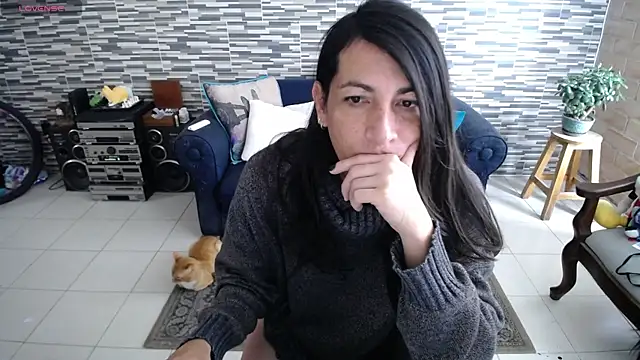 Snapshot of VioletaGomezCo chatting on May 15, 2026, 1:18 pm VioletaGomezCo online show from May 15, 2026, 1:18 pm