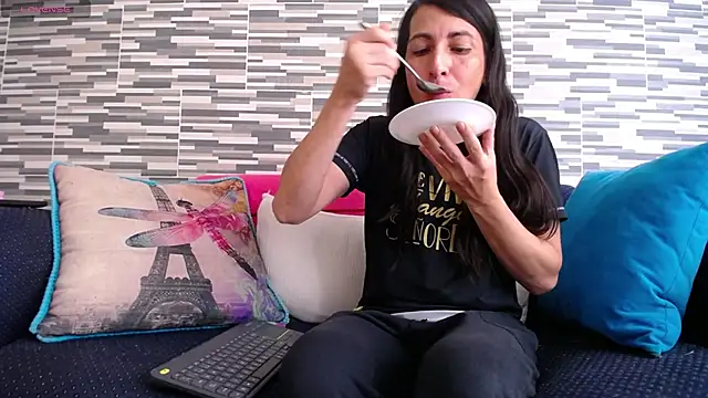 Snapshot of VioletaGomezCo chatting on May 27, 2026, 3:09 pm VioletaGomezCo online show from May 27, 2026, 3:09 pm