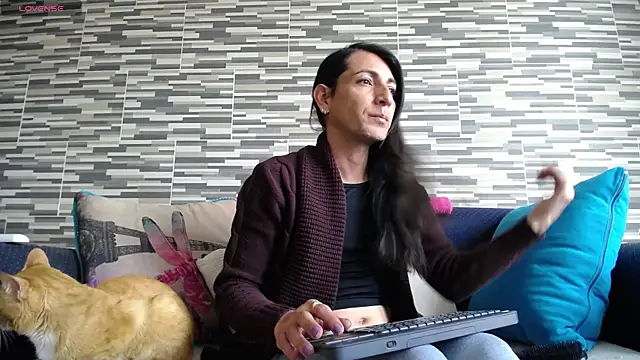 Snapshot of VioletaGomezCo chatting on June 22, 2026, 2:36 pm VioletaGomezCo online show from June 22, 2026, 2:36 pm