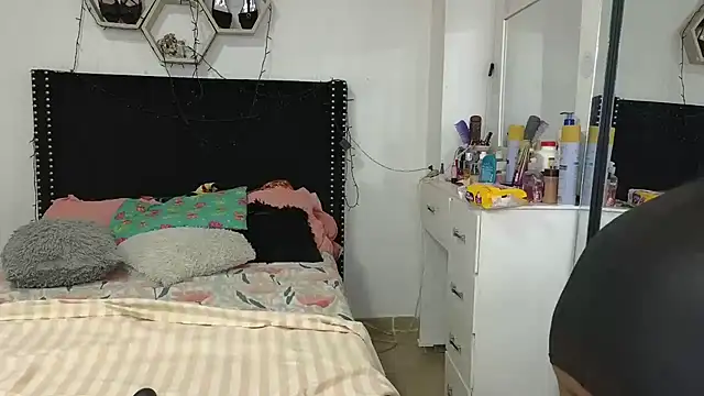 charlotte 077 online show from February 5, 2026, 3:11 am