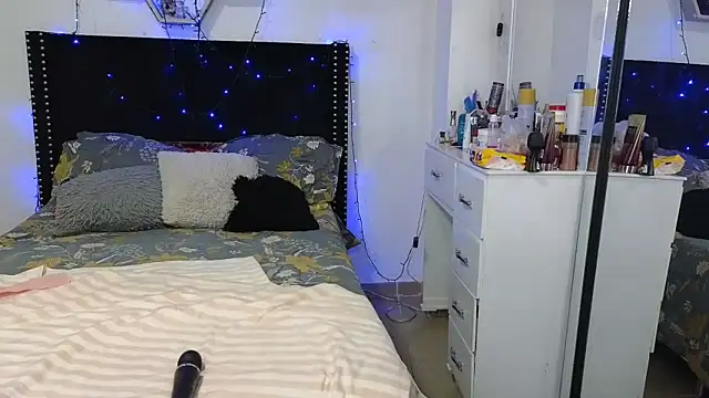 charlotte 077 online show from February 12, 2026, 3:23 am