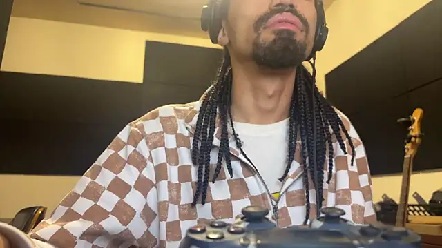 Snapshot of hotcamboy420 chatting on November 25, 2025, 4:34 am hotcamboy420 online show from November 25, 2025, 4:34 am