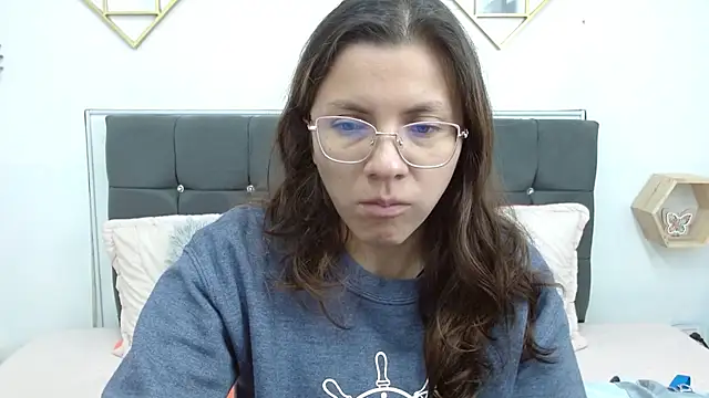 karlamorris  online show from March 7, 2025, 1:40 pm