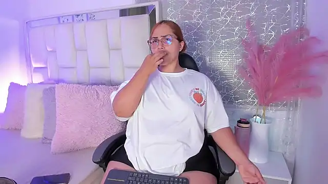 LeahxBarker online show from June 30, 2026, 3:40 am