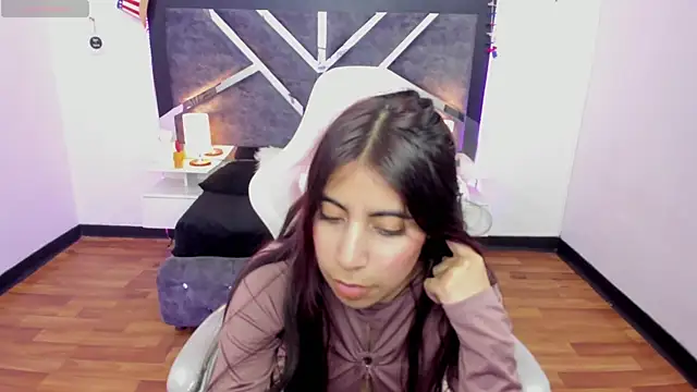 lunitaa18 online show from February 10, 2025, 9:25 pm