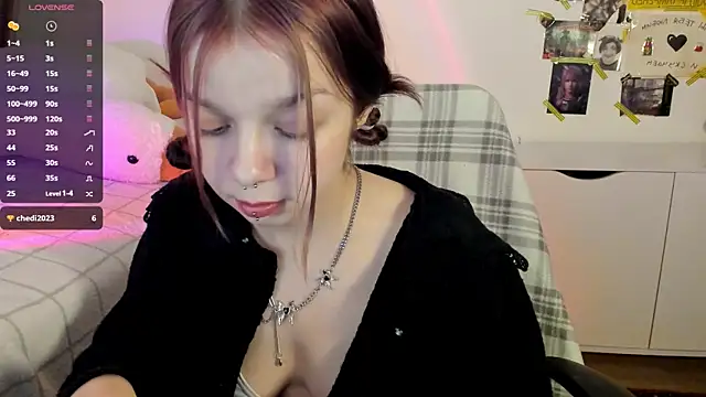 crystal lilith online show from February 3, 2025, 9:07 pm