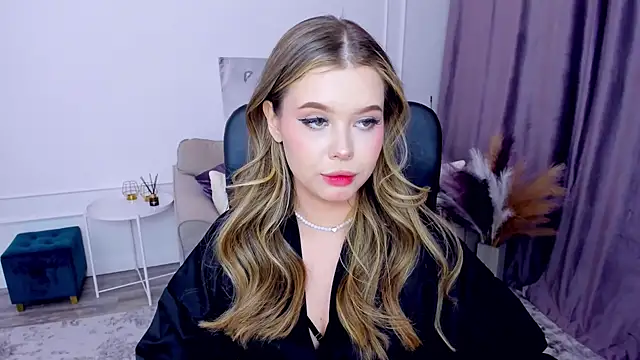 Snapshot of FollowLovee chatting on February 21, 2025, 10:37 pm FollowLovee online show from February 21, 2025, 10:37 pm