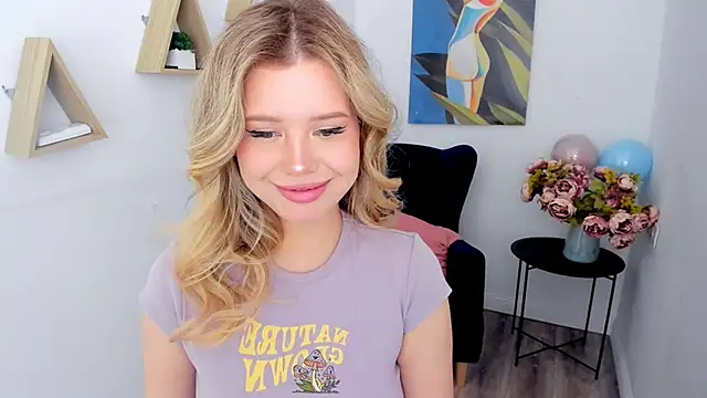 FollowLovee online show from June 9, 2026, 3:40 am