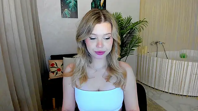 FollowLovee online show from June 14, 2026, 7:49 pm