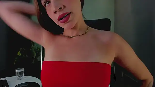 LynnSam  online show from February 5, 2025, 12:42 am