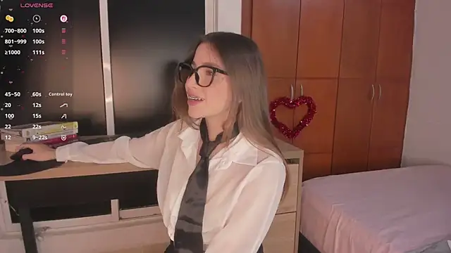 LynnSam  online show from February 13, 2026, 1:12 am