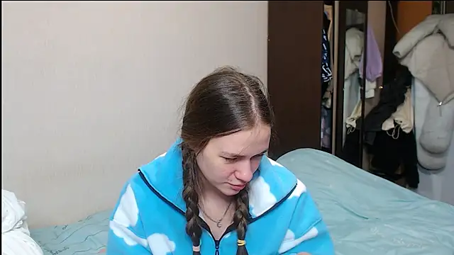 leila bambi  online show from February 5, 2025, 3:20 pm