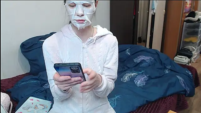 leila bambi  online show from March 14, 2025, 4:43 am