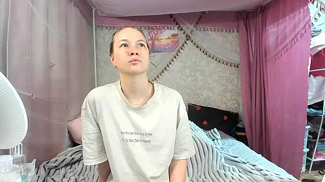 Snapshot of leila_bambi_ chatting on May 7, 2026, 8:36 pm leila bambi online show from May 7, 2026, 8:36 pm