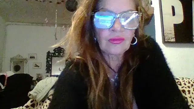 gildamilf online show from October 31, 2025, 7:59 pm