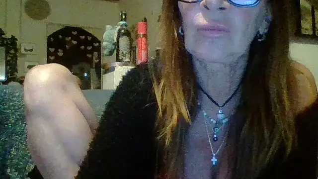 Snapshot of gildamilf chatting on May 6, 2026, 7:08 pm gildamilf online show from May 6, 2026, 7:08 pm