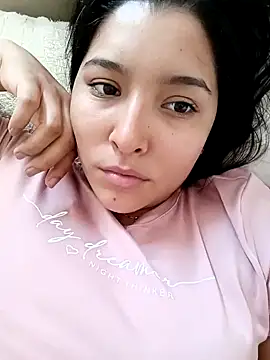 Snapshot of Zetrionn chatting on December 3, 2024, 7:11 pm Zetrionn online show from December 3, 2024, 7:11 pm