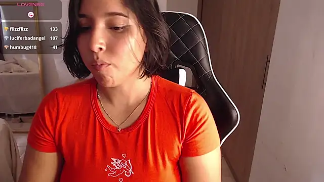 Snapshot of Zetrionn chatting on December 10, 2024, 10:37 pm Zetrionn online show from December 10, 2024, 10:37 pm