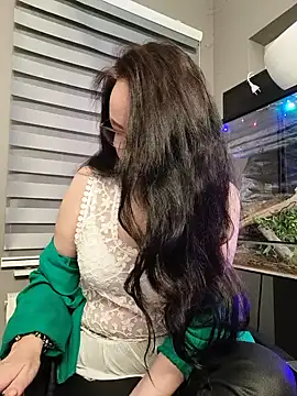 Snapshot of CamilleDesire chatting on November 23, 2025, 5:02 pm CamilleDesire online show from November 23, 2025, 5:02 pm