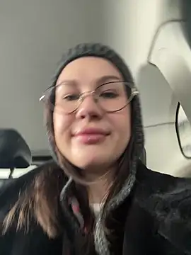 RinaCat online show from December 4, 2025, 5:50 am