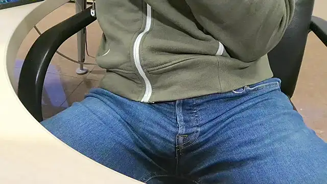 alessandroman2114 online show from October 21, 2025, 4:19 pm