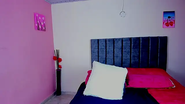 Snapshot of KayllaEvanss_ chatting on December 3, 2024, 8:17 pm KayllaEvanss online show from December 3, 2024, 8:17 pm