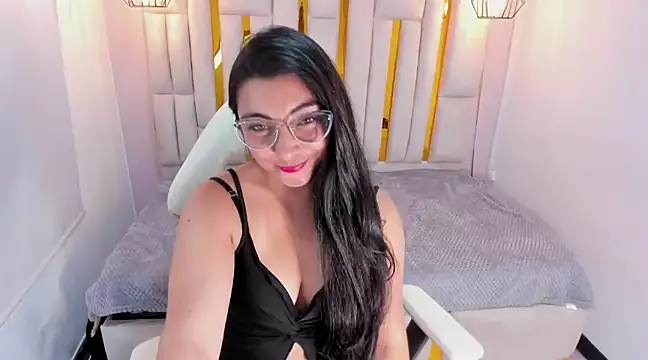 Snapshot of Karla_hernandez_ chatting on March 7, 2025, 5:17 pm Karla hernandez online show from March 7, 2025, 5:17 pm