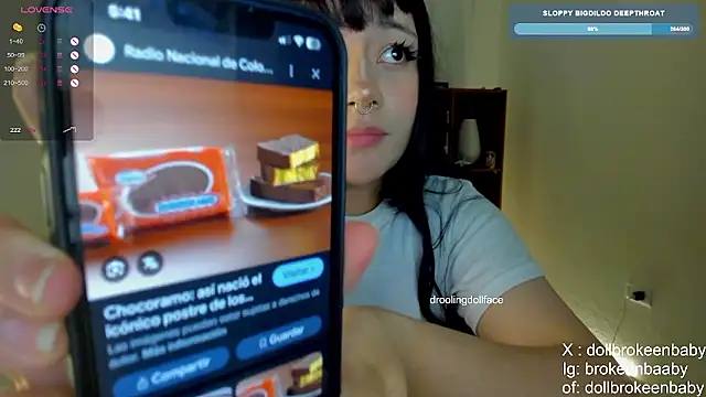 Snapshot of droolingdollfacee chatting on December 1, 2024, 10:43 pm droolingdollfacee online show from December 1, 2024, 10:43 pm