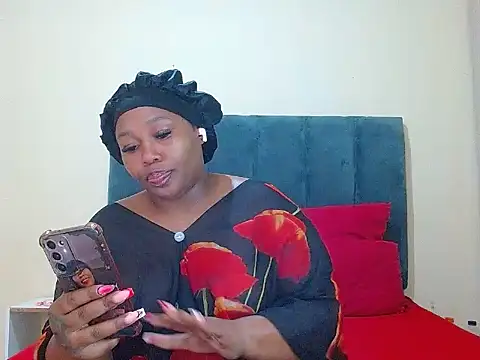 Snapshot of curvycloe1 chatting on June 2, 2026, 7:21 am curvycloe1 online show from June 2, 2026, 7:21 am