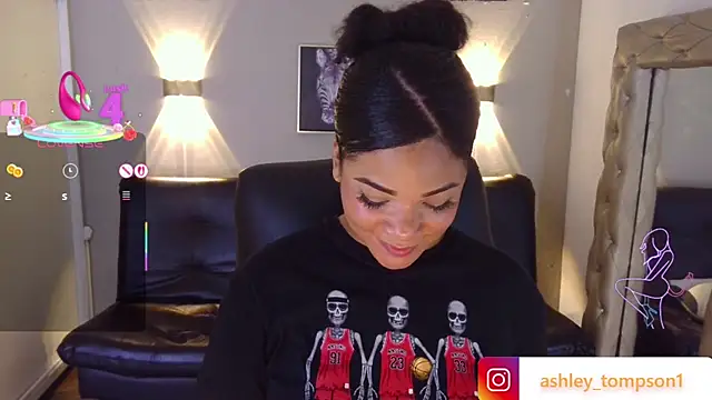 ashley Tompson1 online show from March 13, 2025, 3:39 pm