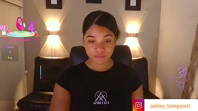 ashley Tompson1 online show from March 20, 2025, 12:32 pm