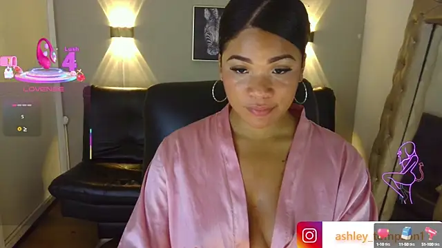 ashley Tompson1 online show from March 21, 2025, 6:40 pm