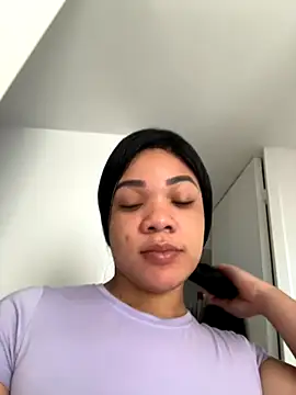 ashley Tompson1 online show from November 28, 2025, 12:08 pm