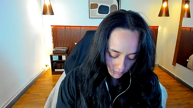 KatherineBond online show from October 10, 2025, 7:13 pm