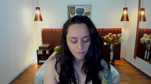Snapshot of KatherineBond chatting on May 25, 2026, 7:09 pm KatherineBond online show from May 25, 2026, 7:09 pm