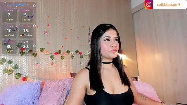 Snapshot of Sofi_Blossom chatting on June 17, 2026, 8:43 pm Sofi Blossom online show from June 17, 2026, 8:43 pm