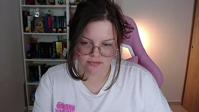 Snapshot of Gabiwaifu chatting on June 24, 2026, 5:17 am Gabiwaifu online show from June 24, 2026, 5:17 am