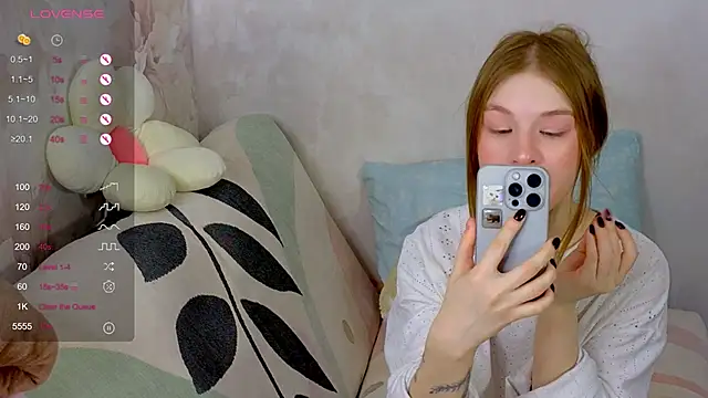 TrissMerigold9 online show from October 28, 2025, 9:24 am