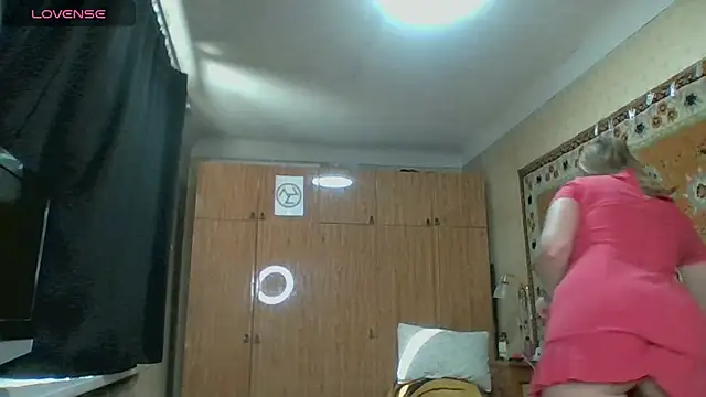 Snapshot of AnnaXLovers chatting on November 14, 2025, 8:13 am AnnaXLovers online show from November 14, 2025, 8:13 am